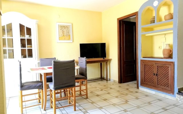 House with 2 Bedrooms in Torrevieja, with Shared Pool, Enclosed Garden And Wifi - 500 M From the Beach