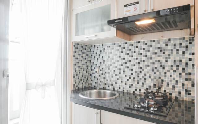 Simple And Cozy Living 2Br At Green Pramuka City Apartment