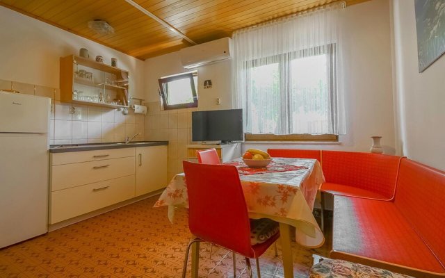 Amazing Apartment in Porec With Wifi and 2 Bedrooms