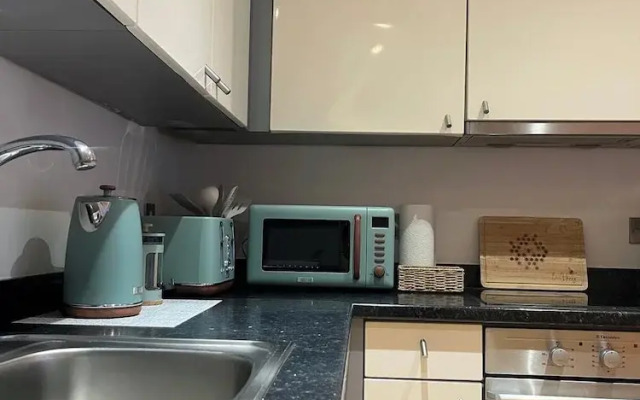 Apartmentsleeps5-city-tv-wifi-seaview