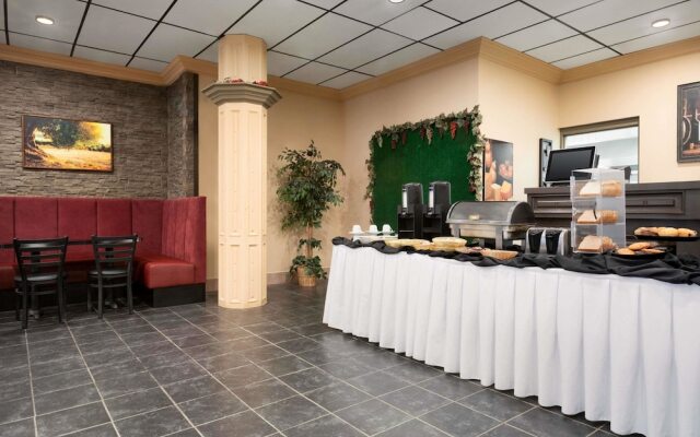 Travelodge by Wyndham Whitecourt