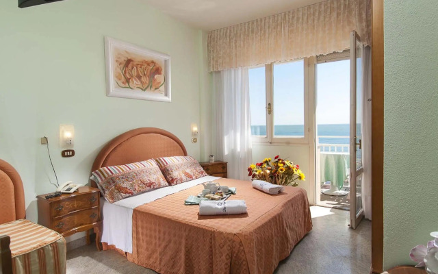 Mayflower Beach Hotel