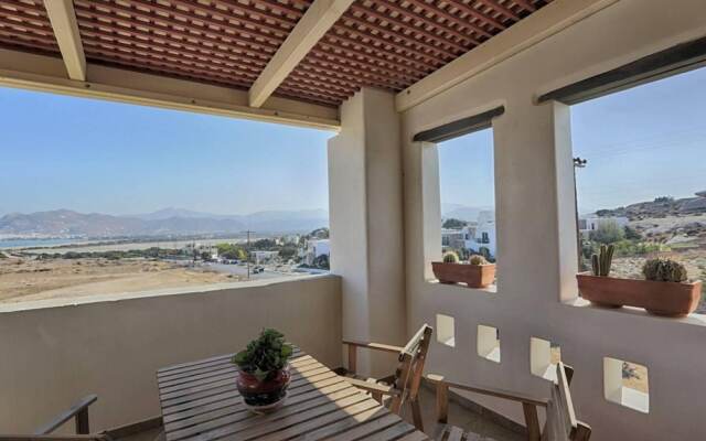 Beautiful 4-bed House With Private Pool in Naxos