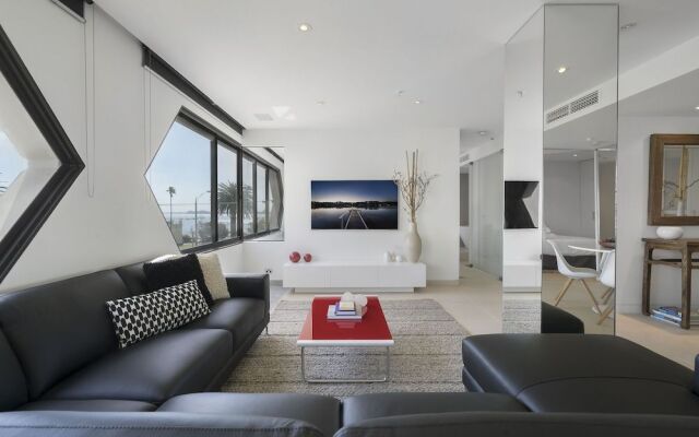 ELAINE, 2BDR St.Kilda Apartment