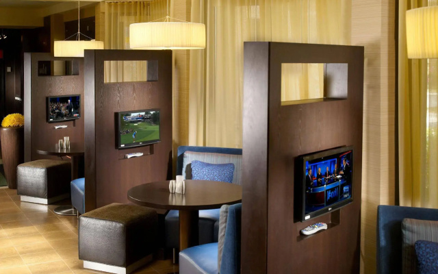 Courtyard by Marriott Savannah Midtown