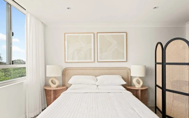 Chic Studio With a Pool and Moments From Shop – Guest Rooms – Sydney