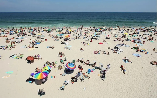 HC-121 Beach Haus
