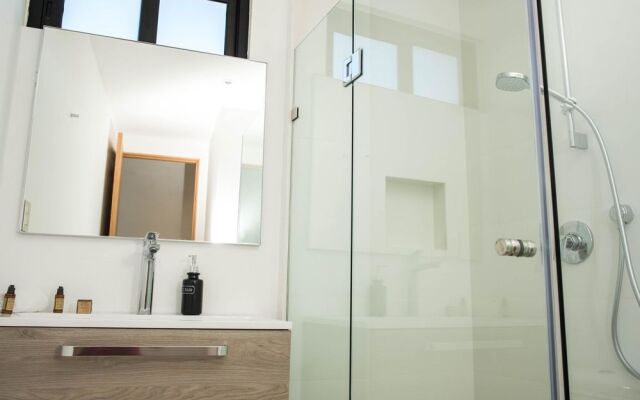 It Building 402 by iMexico