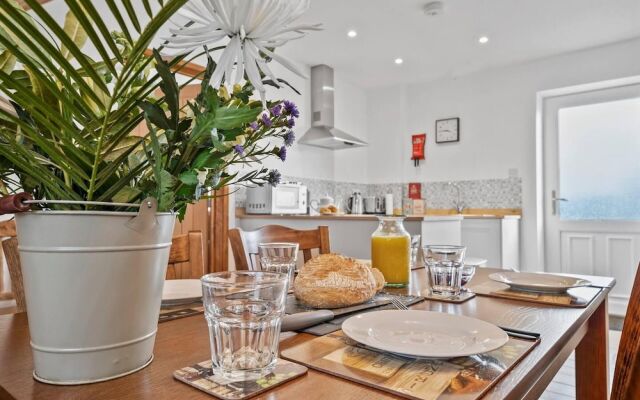 Lovely 2-bed House in Canterbury