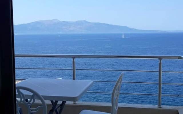 Apartment With one Bedroom in Sarandë, With Wonderful sea View and Terrace - 10 m From the Beach