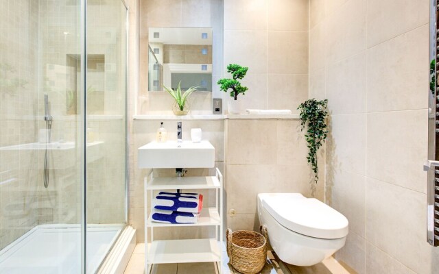 4-bedrooms 2-baths Independent Private Family Flat