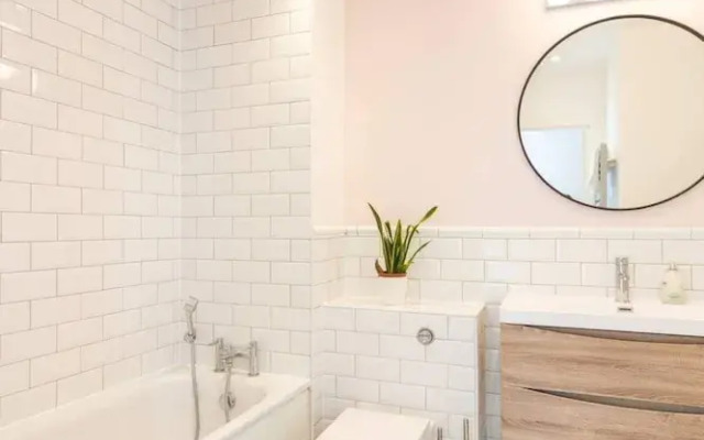 Fantastic 1 Bedroom Apartment in East London With Balcony