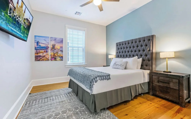 Spacious 4BR Condo with Pool