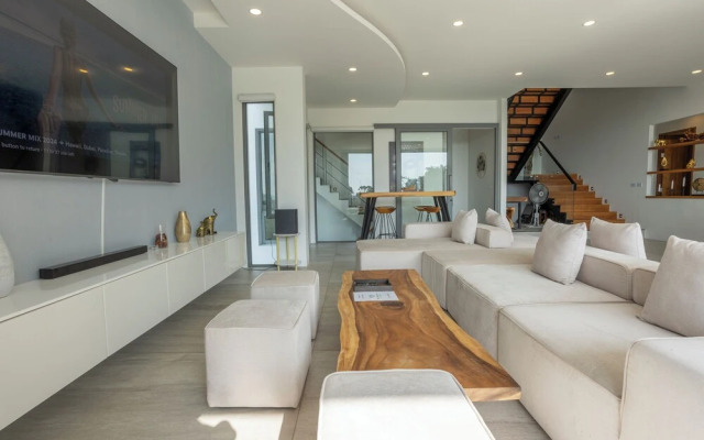 Pool Villa Gym & Ocean Views V111