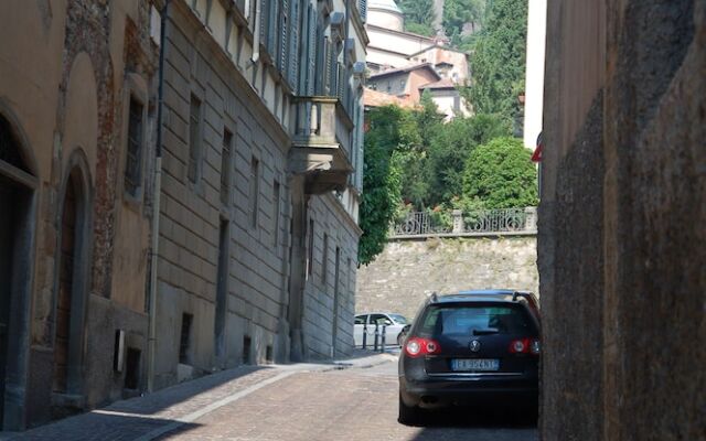 La Rosa Scarlatta Atelier