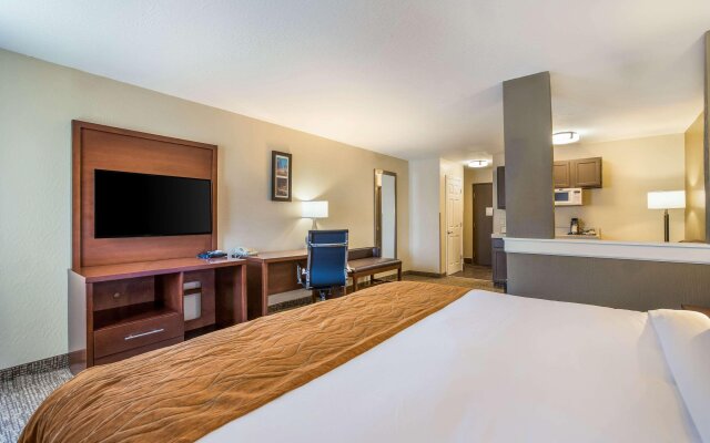 Comfort Inn & Suites Fairborn near Wright Patterson AFB