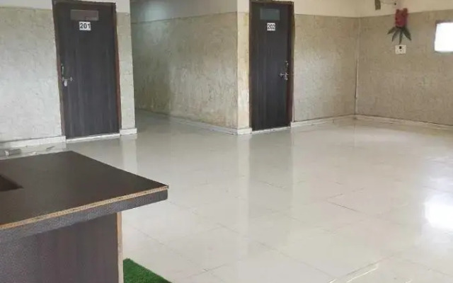 Oyo 702305 Hotel Rajeshwari Plaza