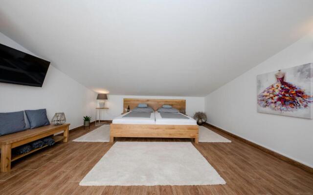 Palit 497/D, Apartment F