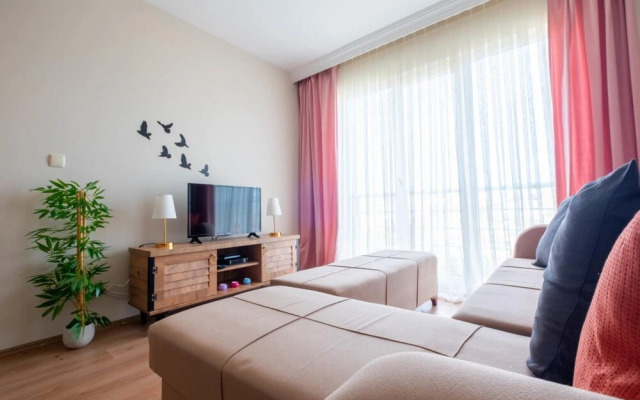 Stylish Studio Flat With City View in Atasehir