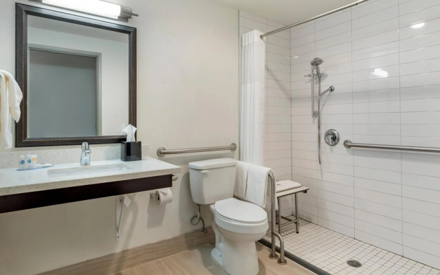 Comfort Inn & Suites Tigard near Washington Square