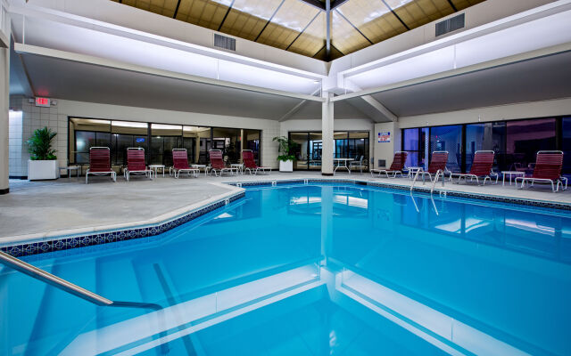 Crowne Plaza Providence-Warwick Airport, an IHG Hotel