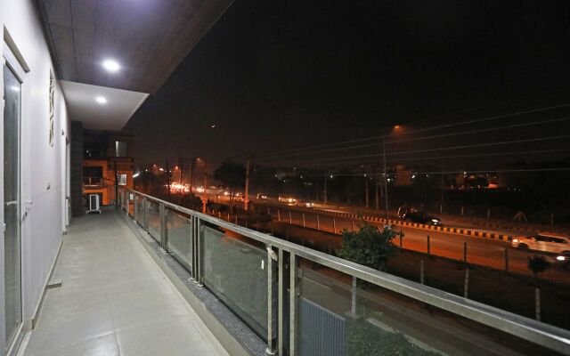 OYO Rooms Huda City Center Market District