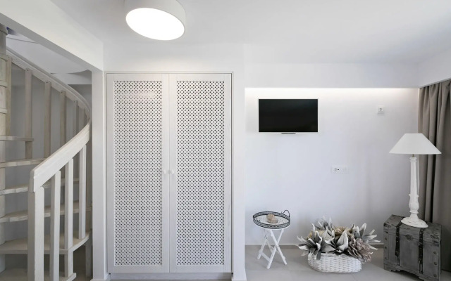 White Pearls Luxury Suites - Adults Only