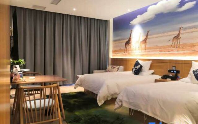 Wonderland Hotel
