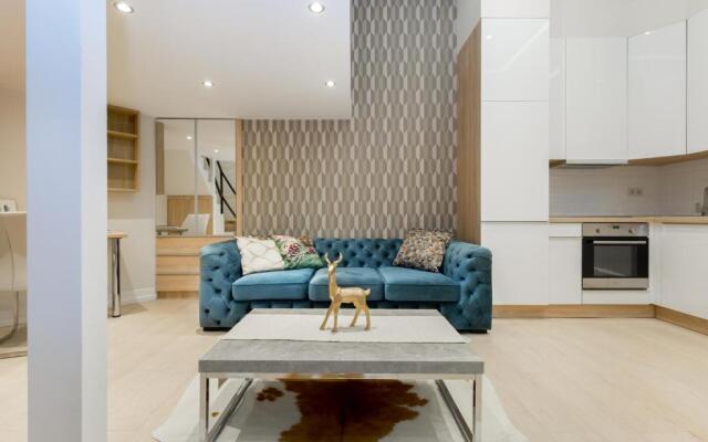 Squares and Dots Apartment