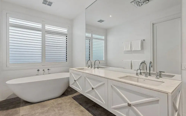 Hamptons Elegance Views Pool Spa