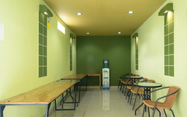 OYO 342 De' Kayakini Hotel