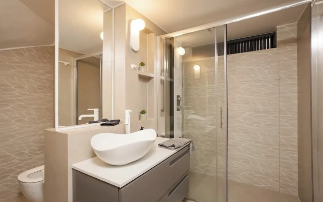 Demmi Central 2BR Designer Apt