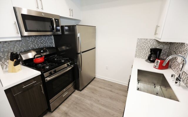 Hollywood Metropolitan Residences