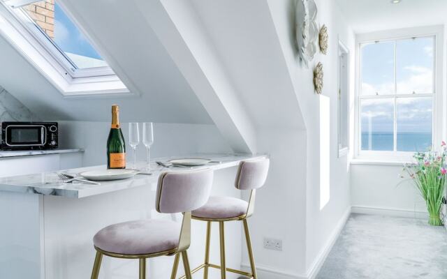 The Penthouse - Luxury 1 Bed - Panorama - Tenby