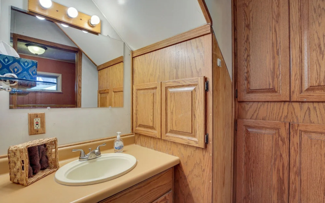 Lead Hideaway w/ Fireplace, Grill & New Deck!