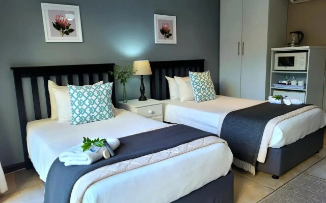 Tropical Seaside Suite 8