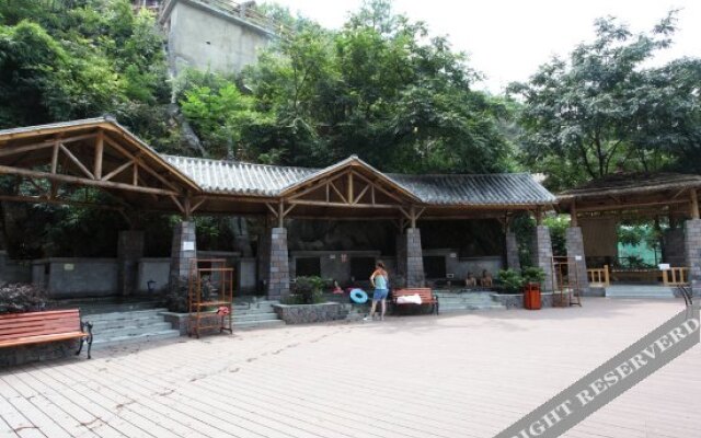 Jinfoshanwenquanjiari Hotel
