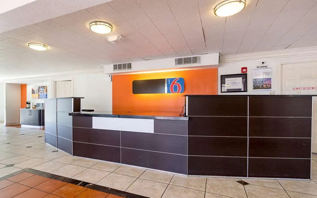 Motel 6 Dallas, TX - Market Center