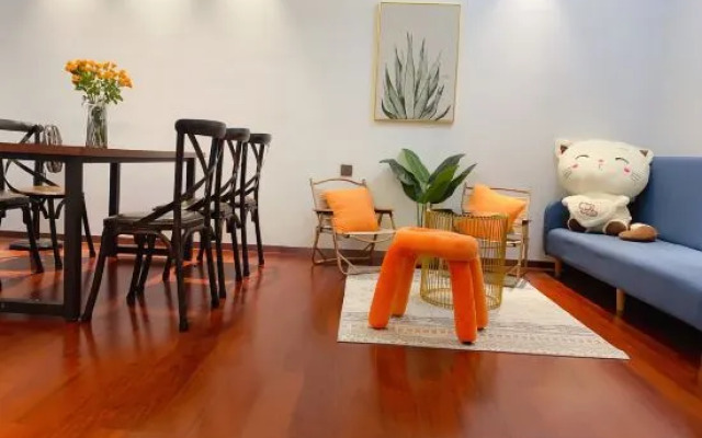 Hongshan 6979 Girls' Youth Apartment