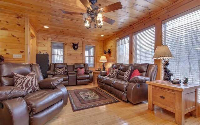 Bear Paws - Two Bedroom Cabin