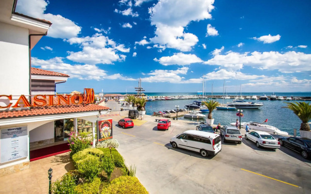 Palace-Marina Dinevi Hotel
