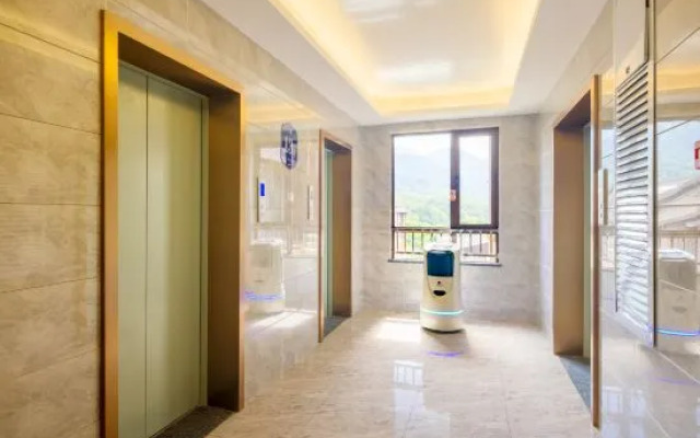 Nanxing holiday hotel (Mount Emei tourist center, Emeishan high-speed railway station)