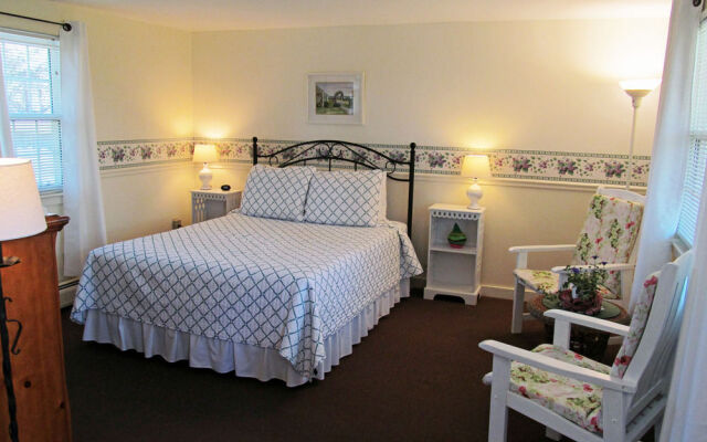 Allen Harbor Breeze Inn & Gardens