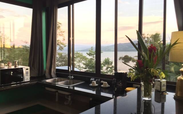 Bluebay Bugenvil Lake Lodge