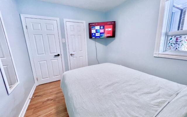Renovated Rooms 10-min to Finch Subway Near Yonge St