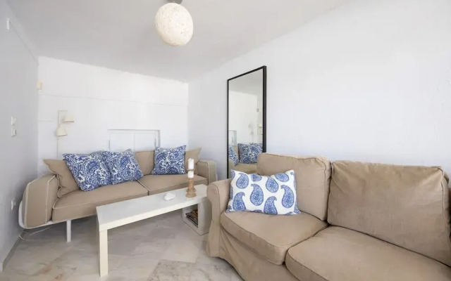B4 Cycladic Home for 6 by the Beach