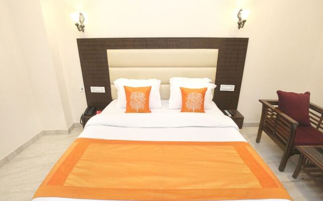 OYO 10330 Hotel Golden Brooks
