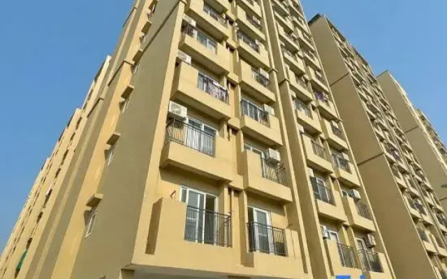 Modern Studio Near Bombay Hospital |Juliet Balcony