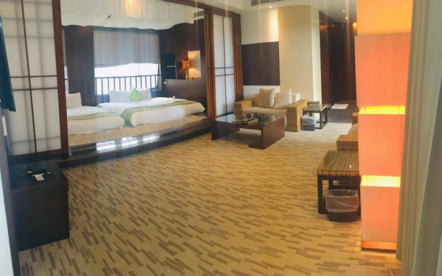 The Loft Seaside Suites
