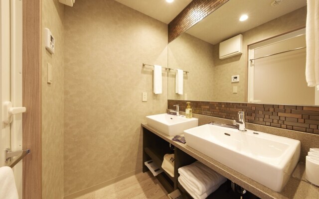 MONday Apart Premium Ueno